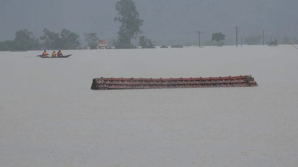 Mưa lớn, lũ dâng ngập Tân Hóa vượt mốc năm 2016 ảnh 13