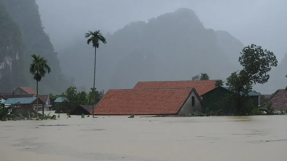 Lũ lớn vượt đỉnh năm 2016 ở Tân Hóa.