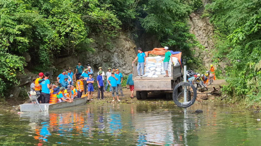 2 vợ chồng người Rục bỏ nhà vào hang tránh lũ hơn 1 tháng không có thông tin ảnh 1