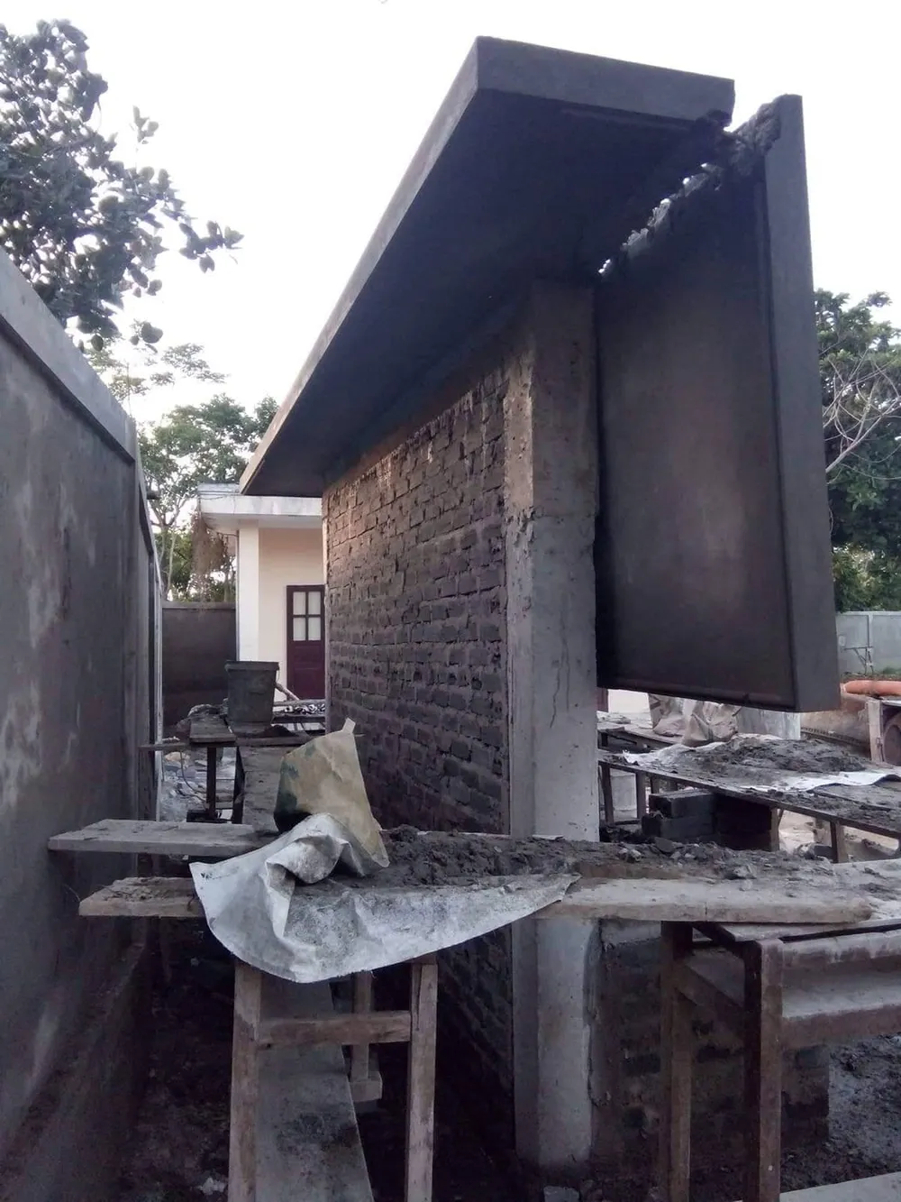 Giấu nhẹm thông tin sập nhà vệ sinh làm 1 người chết trong trường học ảnh 1