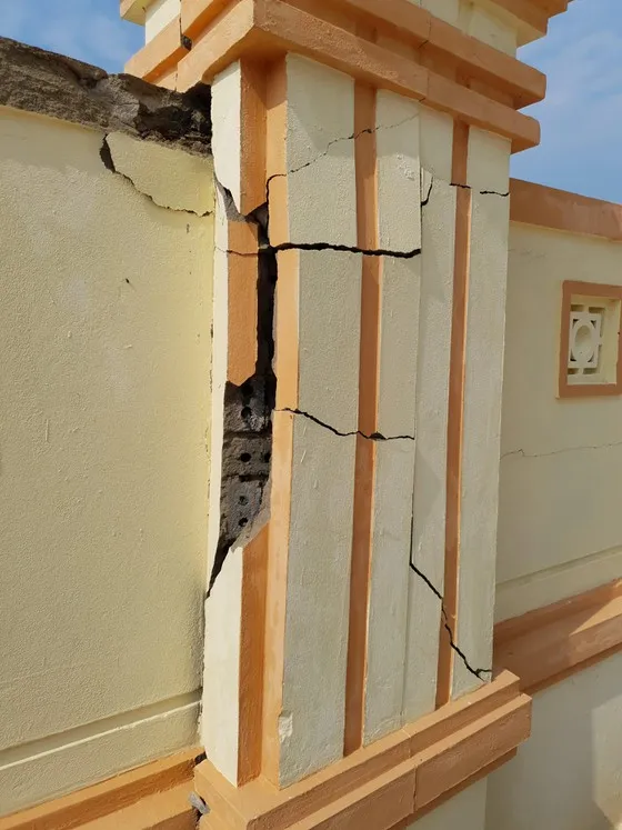 Bí thư Tỉnh ủy Quảng Bình yêu cầu báo cáo vụ tòa nhà Thành ủy Đồng Hới bị nứt ảnh 1