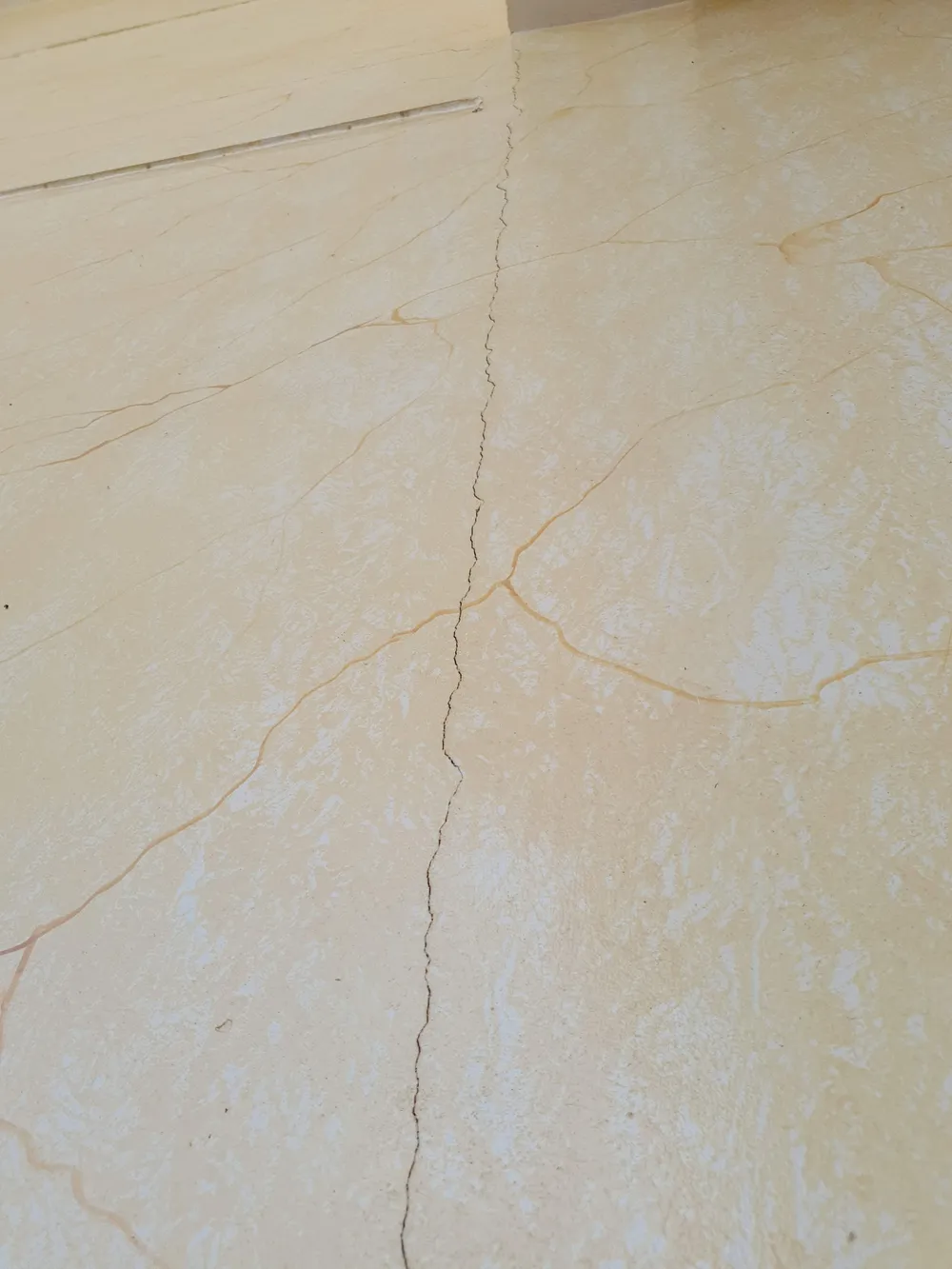 Quảng Bình: Nhà hát hơn 216 tỷ đồng nứt tứ phía ảnh 2