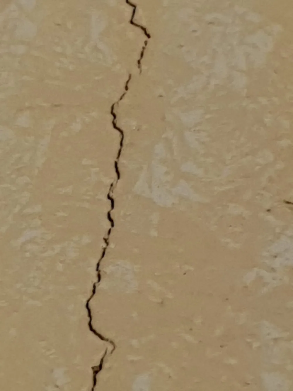 Quảng Bình: Nhà hát hơn 216 tỷ đồng nứt tứ phía ảnh 3