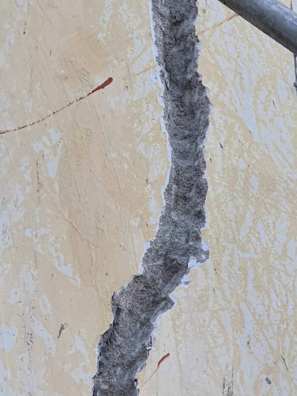 Quảng Bình: Sửa chữa các tòa nhà hàng trăm tỷ đồng bị nứt toác ảnh 3