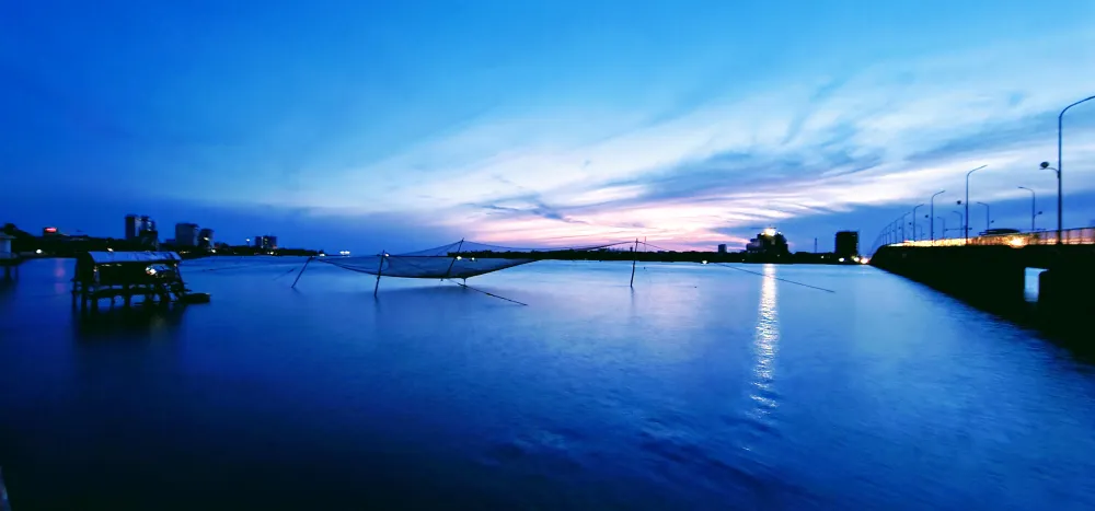 Đôi bờ sông Nhật Lệ bừng sáng sau khi được chỉnh trang  ảnh 1