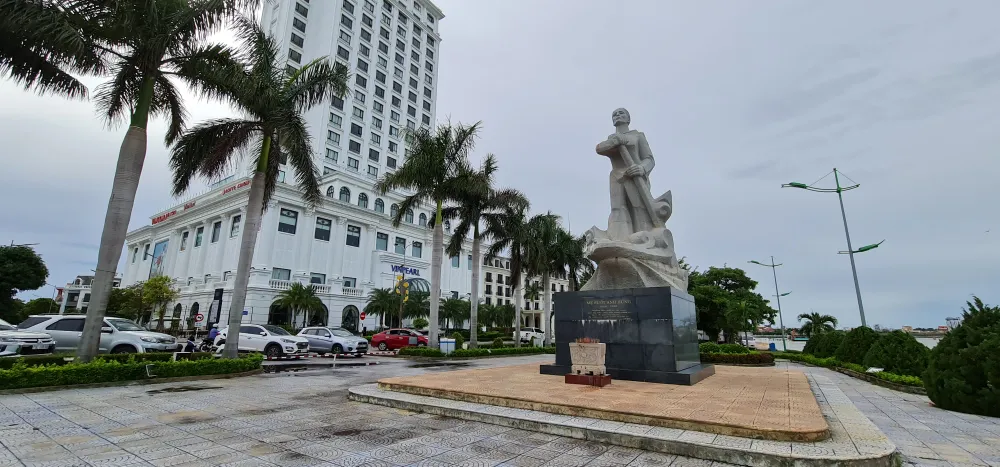 Đôi bờ sông Nhật Lệ bừng sáng sau khi được chỉnh trang  ảnh 7