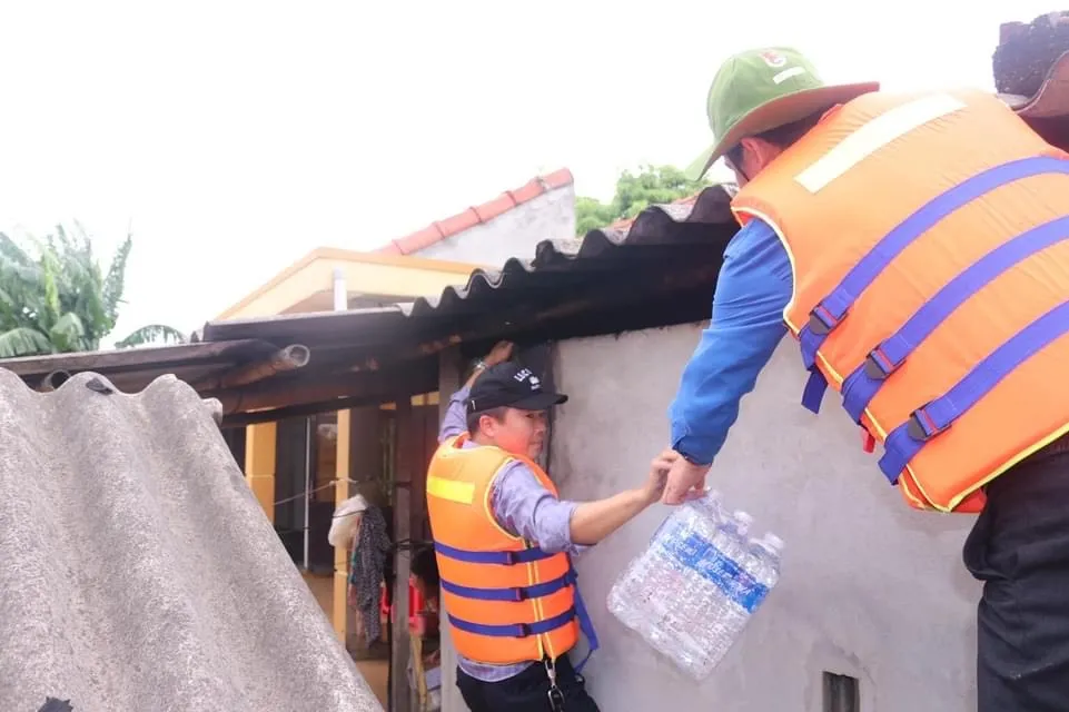 4 tỷ đồng ủng hộ người dân vùng lũ Quảng Bình ảnh 2