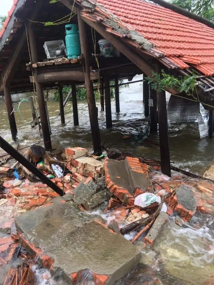 Thủ tướng Nguyễn Xuân Phúc làm việc với các tỉnh miền Trung về khắc phục hậu quả cơn lũ lịch sử ảnh 3