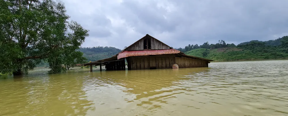 3 điểm sạt lở núi và đường nứt núi Sắt uy hiếp toàn bộ bản Sắt ảnh 2
