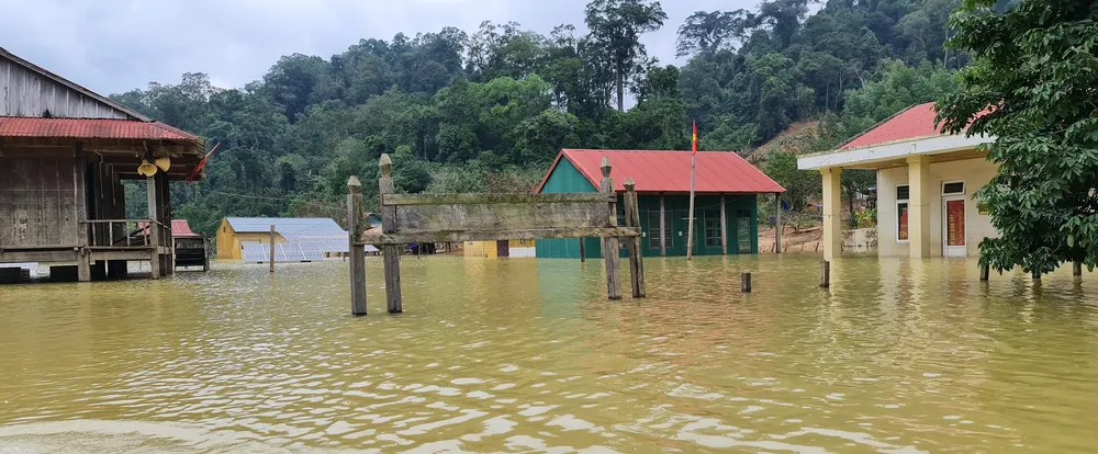 3 điểm sạt lở núi và đường nứt núi Sắt uy hiếp toàn bộ bản Sắt ảnh 1