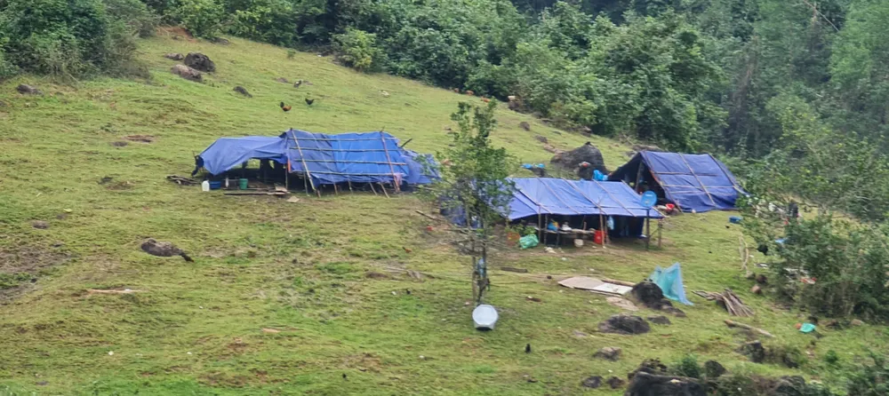 3 điểm sạt lở núi và đường nứt núi Sắt uy hiếp toàn bộ bản Sắt ảnh 8