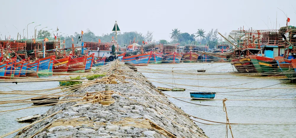 Hàng trăm người dân đảo Cồn Cỏ di tản xuống hầm trú bão ảnh 12