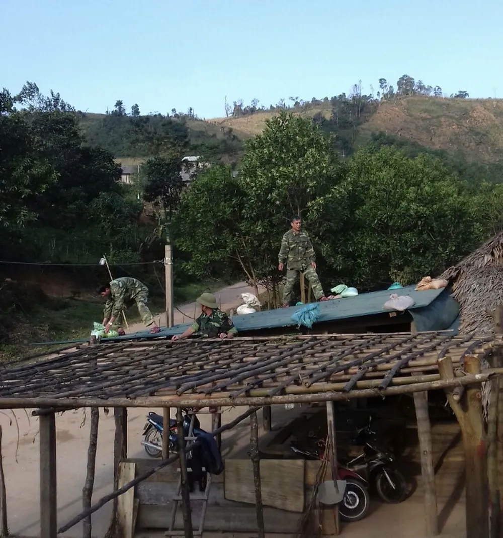 Hàng trăm người dân đảo Cồn Cỏ di tản xuống hầm trú bão ảnh 14