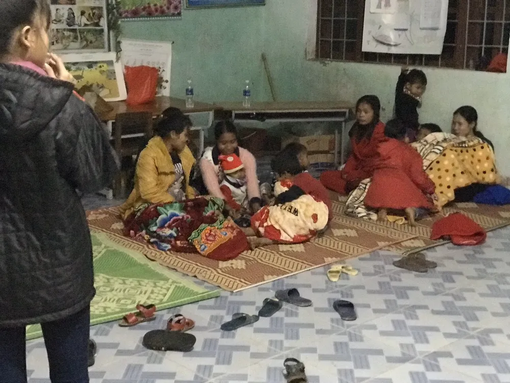 Bão qua đi, hàng trăm tàu thuyền về neo sông Nhật Lệ chờ ngày ra khơi trở lại ảnh 4