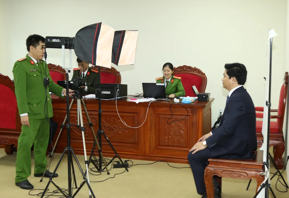 Thủ tục chụp ảnh cấp căn cước công dân điện tử. Ảnh: Công an cung cấp