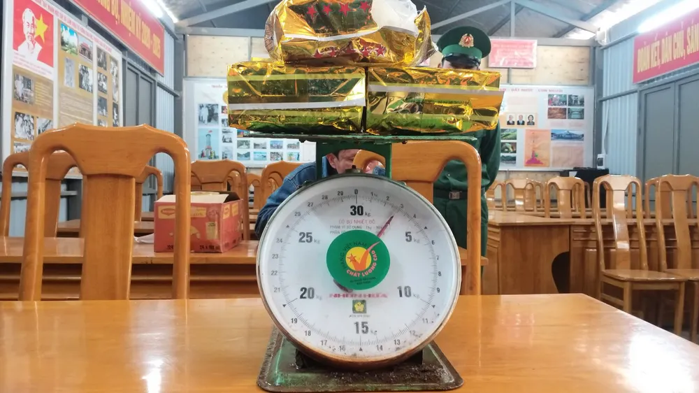 Quảng Bình: Bắt giữ đối tượng vận chuyển 3kg ma túy đá và 800 viên ma túy tổng hợp ảnh 1