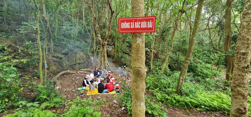 Quảng Bình: Cần quản lý chặt danh thắng núi Thần Đinh ảnh 1