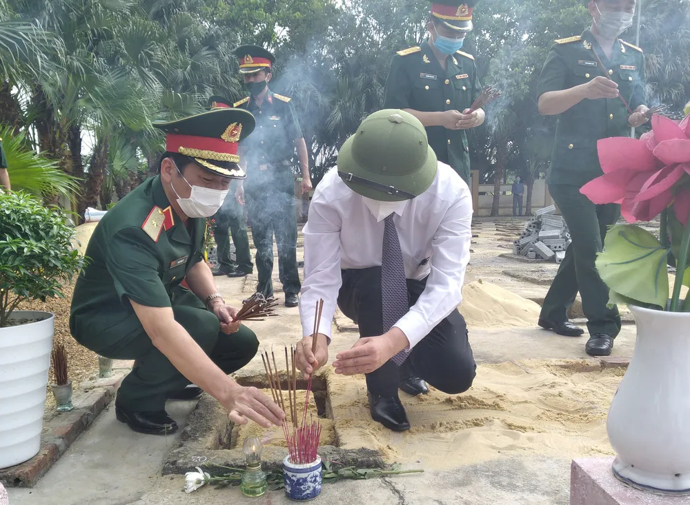 Quảng Bình: Long trọng truy điệu và an táng 16 hài cốt liệt sĩ hy sinh tại Lào ảnh 2