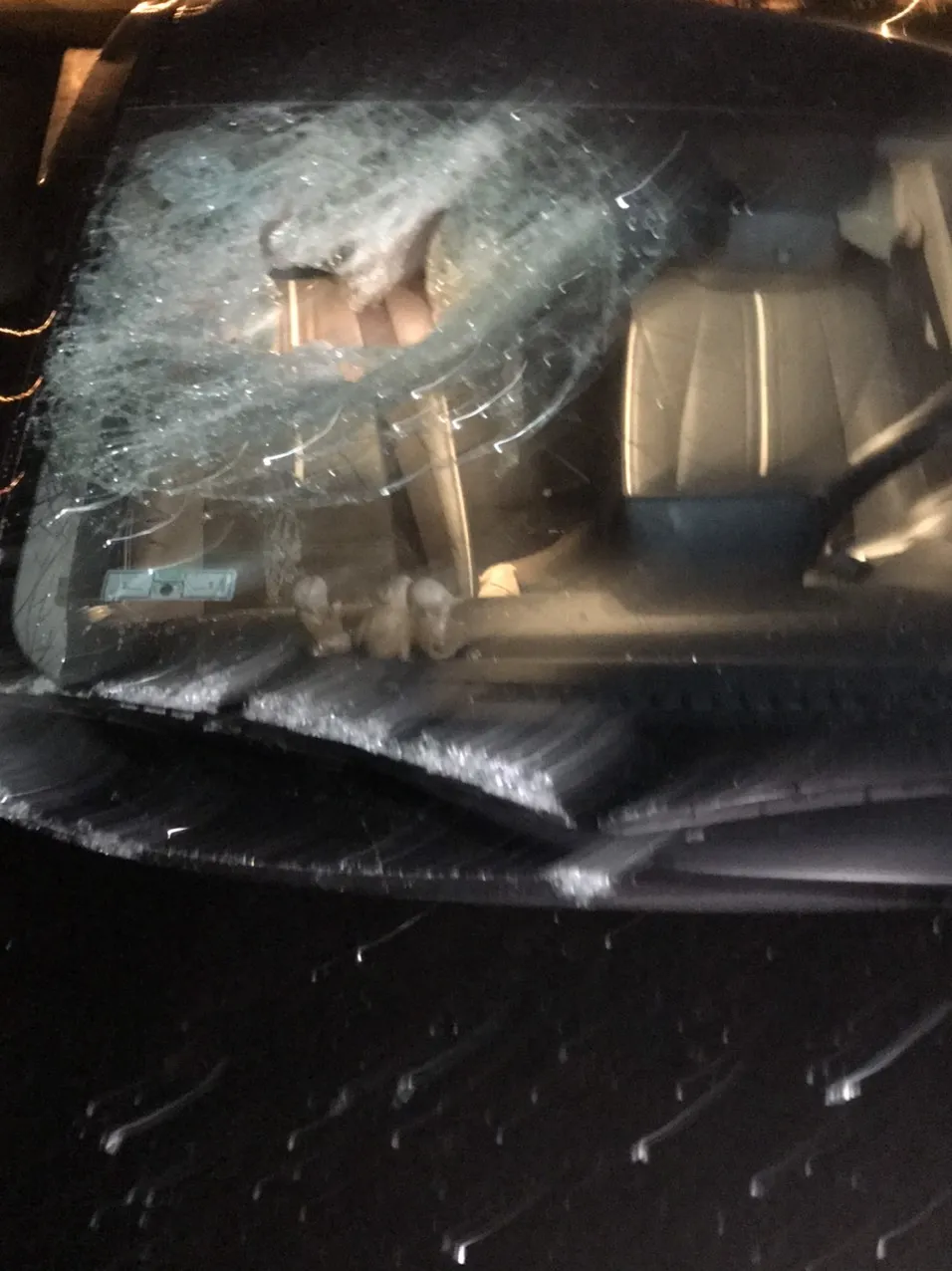 Quản thúc đối tượng đập phá hàng loạt ô tô lấy tiền tiêu xài ảnh 3