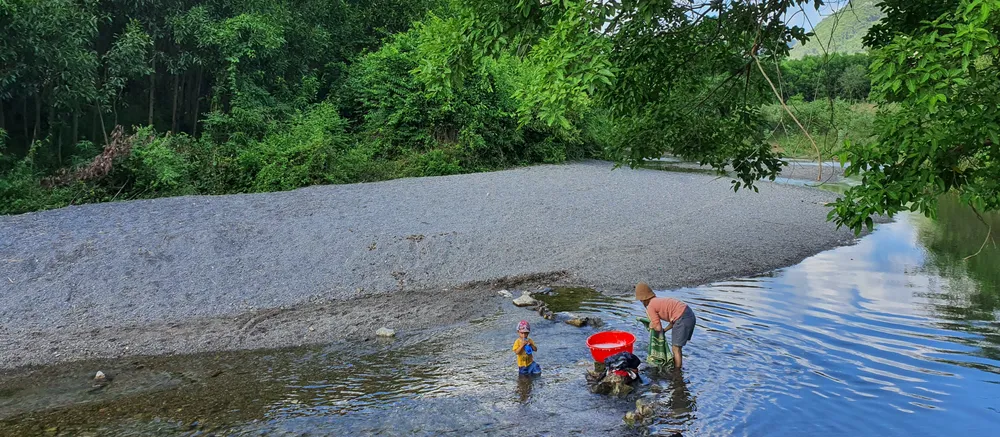 Quảng Bình: Hơn 10 năm hứng chịu “bom đá” do nổ mìn khai thác đá ảnh 4
