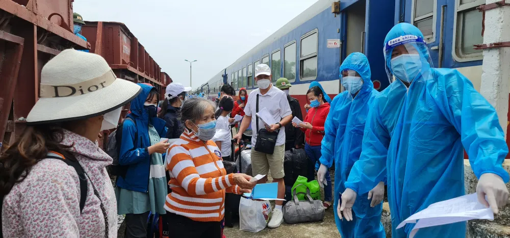 Quảng Bình: Đón hàng ngàn người dân về quê bằng tàu hỏa  ảnh 1