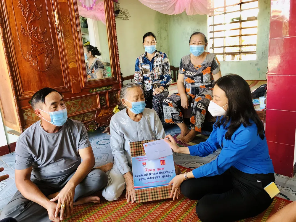 Tri ân thương binh, cựu chiến binh, gia đình liệt sĩ “Đoàn tàu không số” ảnh 1