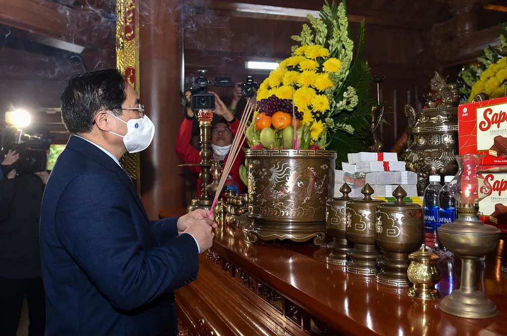Thủ tướng Phạm Minh Chính dâng hương tại Đền thờ Bác Hồ và các Anh hùng liệt sĩ tỉnh Quảng Bình ảnh 1