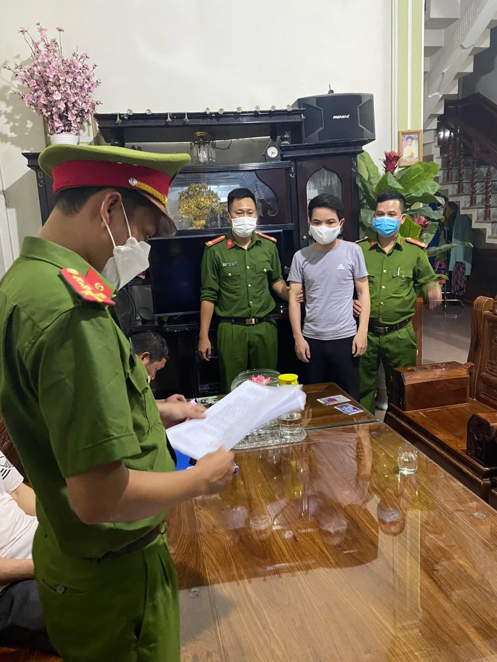 Quảng Bình: "Cò" đất bị bắt vì chiếm đoạt 2 tỷ đồng ảnh 1