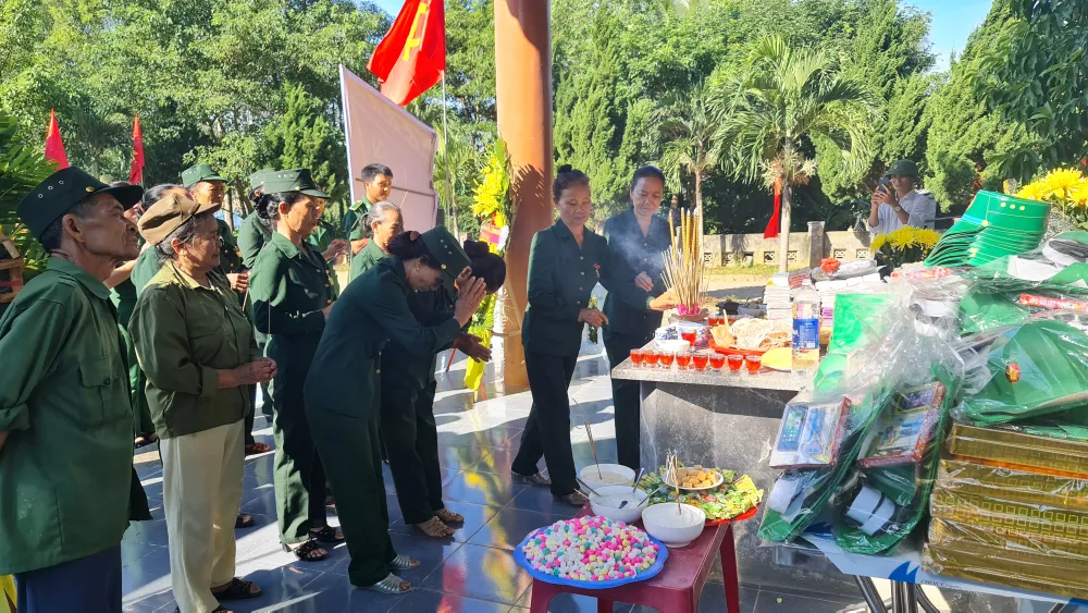 Tưởng niệm 50 năm ngày mất của 16 TNXP tại bến phà Long Đại ảnh 2