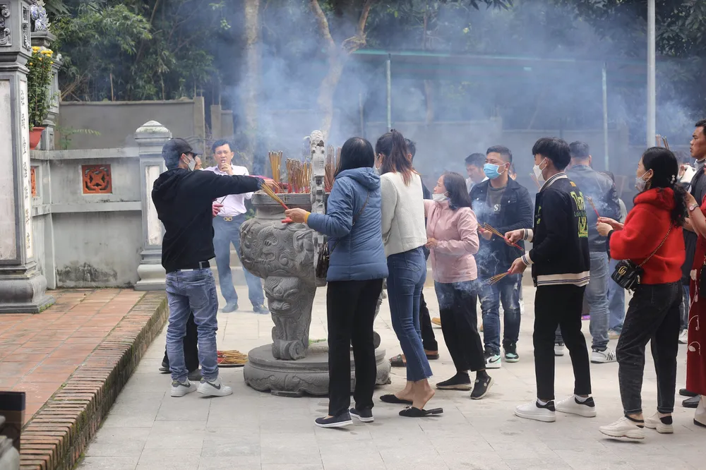 Khói hương đầu năm cầu an lạc