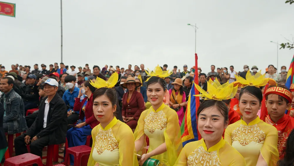 Người dân Cảnh Dương làm lễ cầu ngư