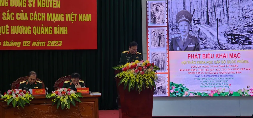 Đại diện Bộ Quốc phòng trình bày tham luận