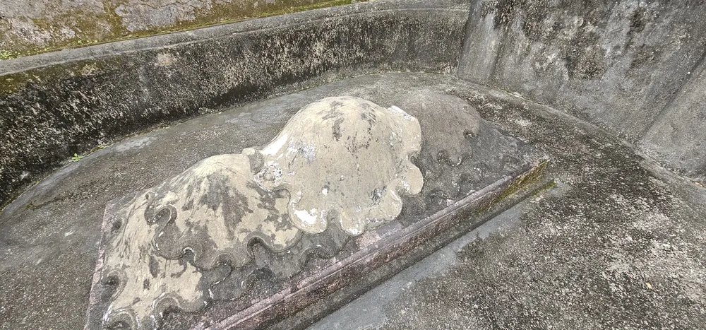 Mộ danh thần Hoàng Kế Viêm được đắp 6 lá sen rất độc đáo Mộ danh thần Hoàng Kế Viêm được đắp 6 lá sen rất độc đáo