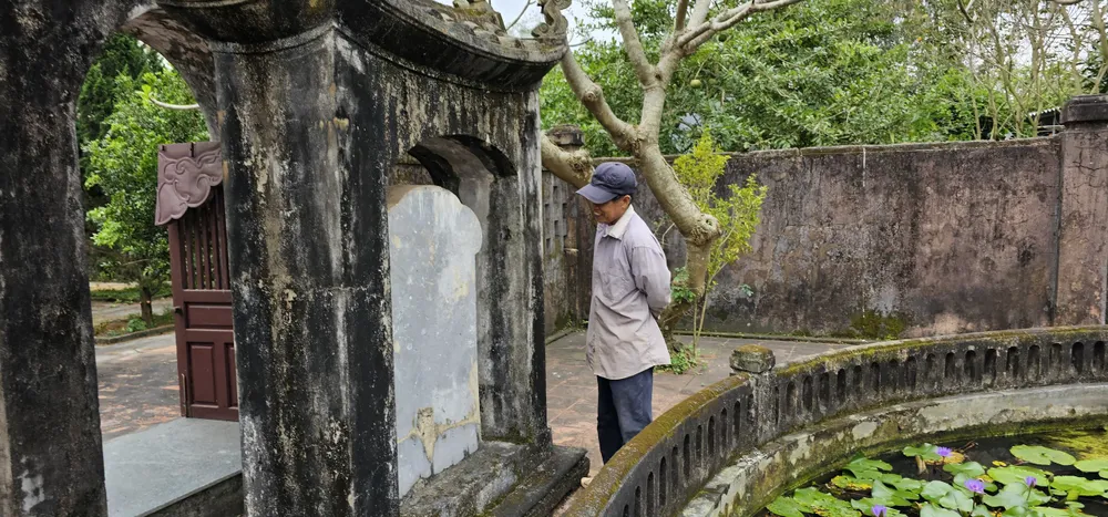Văn bia từ hơn 100 năm qua vẫn nguyên vẹn Văn bia từ hơn 100 năm qua vẫn nguyên vẹn