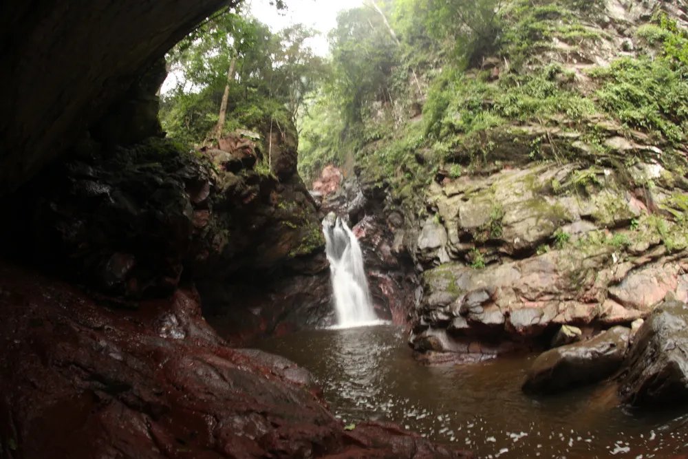 Sông Gianh bên dưới đỉnh Cô Pi, huyện Minh Hóa Sông Gianh bên dưới đỉnh Cô Pi, huyện Minh Hóa