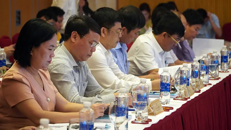 Các nhà khoa học, đại biểu 6 tỉnh Bắc Trung bộ tham dự hội nghị