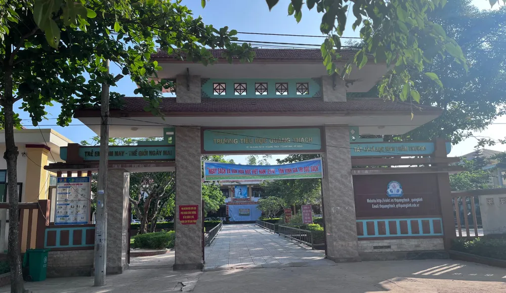 Trường Tiểu học Quảng Thạch, nơi cả Hiệu trưởng và Phó Hiệu trưởng bị kỷ luật cảnh cáo về mặt Đảng và Chính quyền