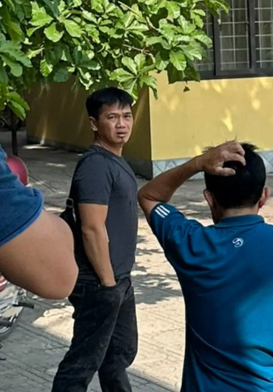 Đối tượng nam đi cùng Chi