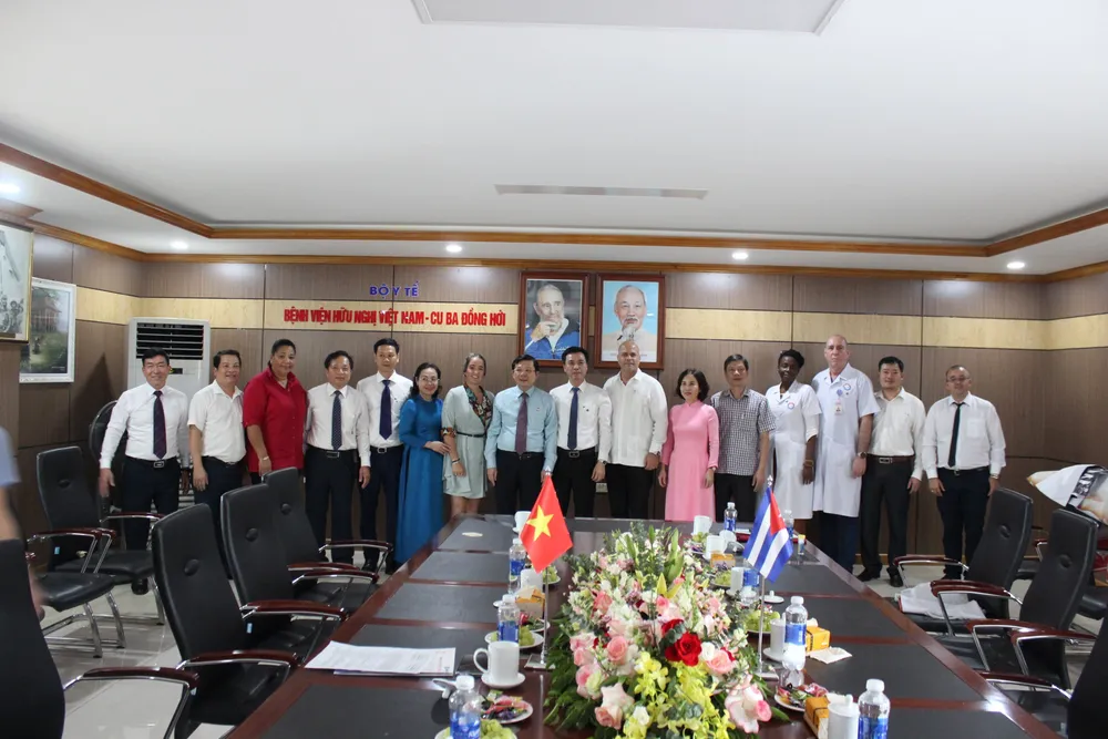 Đoàn thăm Bệnh viện Hữu nghị Việt Nam-Cuba tại Đồng Hới Đoàn thăm Bệnh viện Hữu nghị Việt Nam-Cuba tại Đồng Hới
