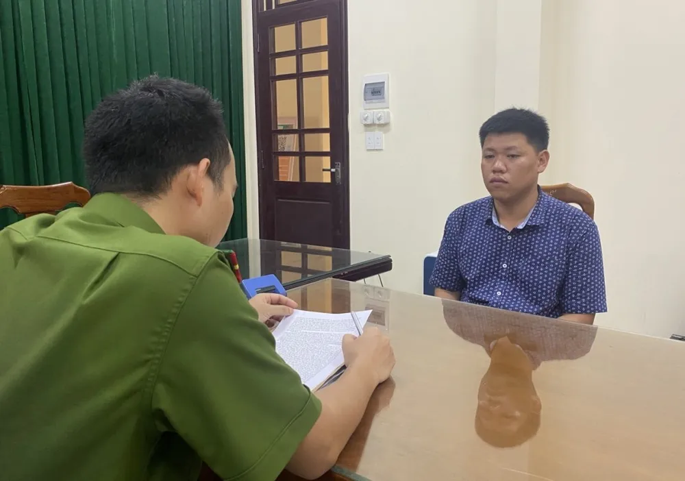 Toàn tại cơ quan Công an Đồng Hới