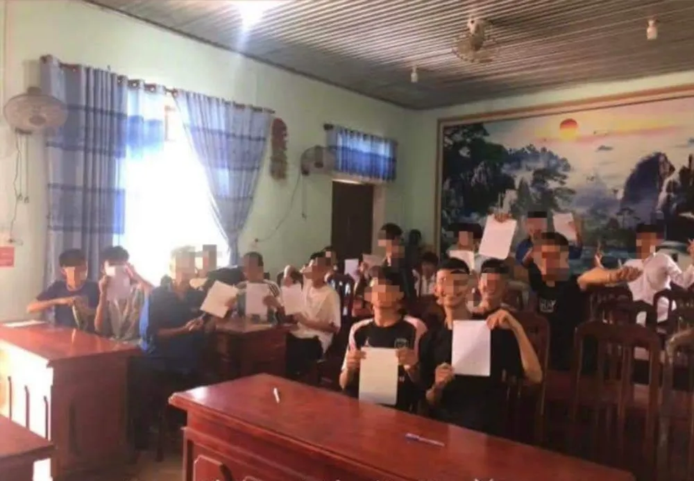 Cảnh 16 học sinh tung hê viết tường trình khi đánh bạn ở xã Hưng Thủy