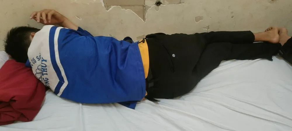 Em V. đang điều trị ở Bệnh viện Trung ương Huế sau khi bị 30 bạn đánh hội đồng