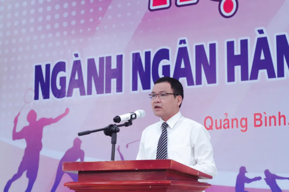 Ông Hiếu trong một lần chỉ đạo hội thao thể dục khối ngân hàng tại địa phương. Ảnh: NHNN tỉnh Quảng Bình