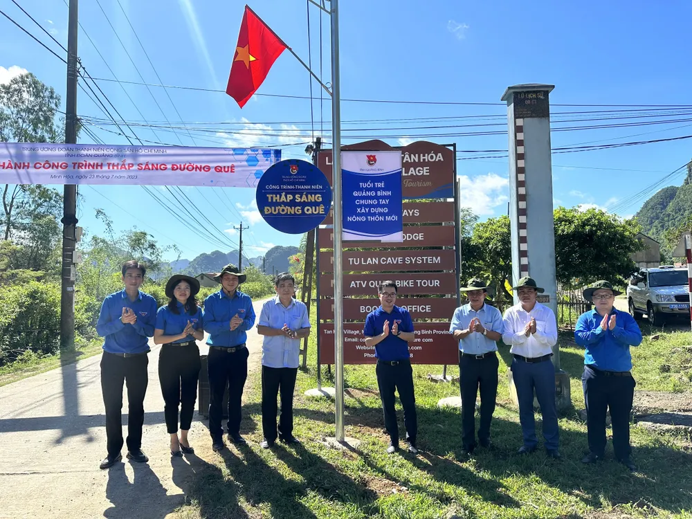 Thắp sáng đường quê