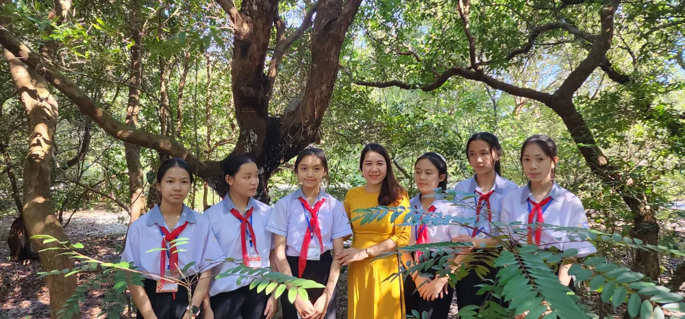 Nên xây dựng đại sứ du lịch từ trong trường học, chỉ cần kể về một câu chuyện quê hương bản quán đã là góp phần cho phát triển du lịch Nên xây dựng đại sứ du lịch từ trong trường học, chỉ cần kể về một câu chuyện quê hương bản quán đã là góp phần cho phát triển du lịch