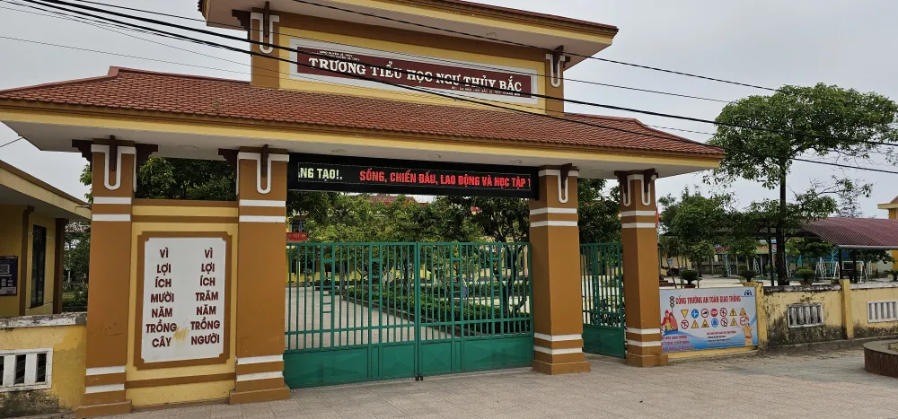 Trường tiểu học Ngư Thủy Bắc, nơi xảy ra sự việc Hiệu trưởng đánh Hiệu phó