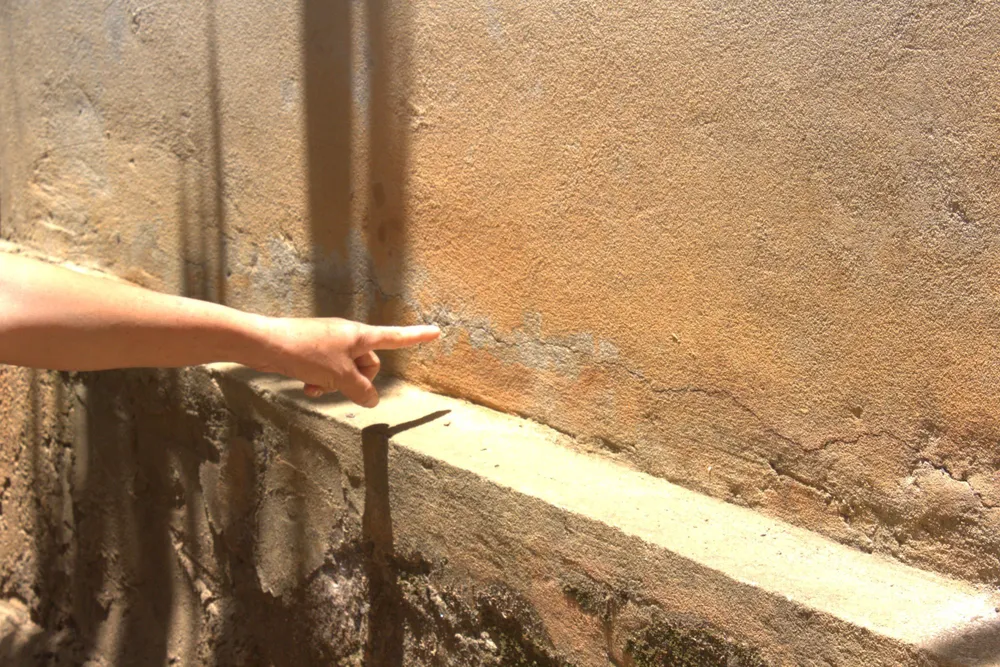 Nhà bị nứt tường sát móng Nhà bị nứt tường sát móng