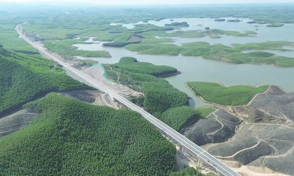 Hà Tĩnh, Quảng Trị đồng loạt khởi công, khánh thành các dự án trọng điểm