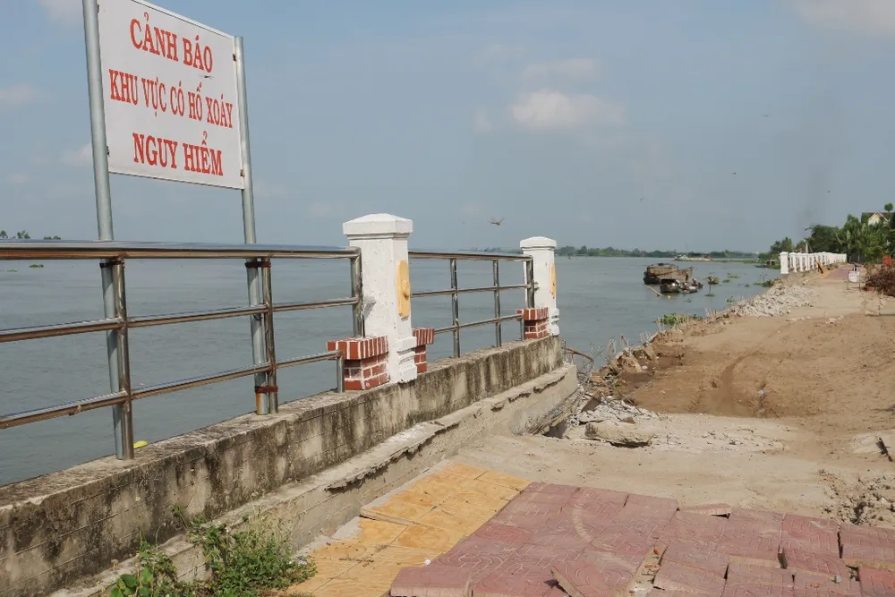 Đồng Tháp: Kè chống xói lở liên tục... sạt lở ảnh 3