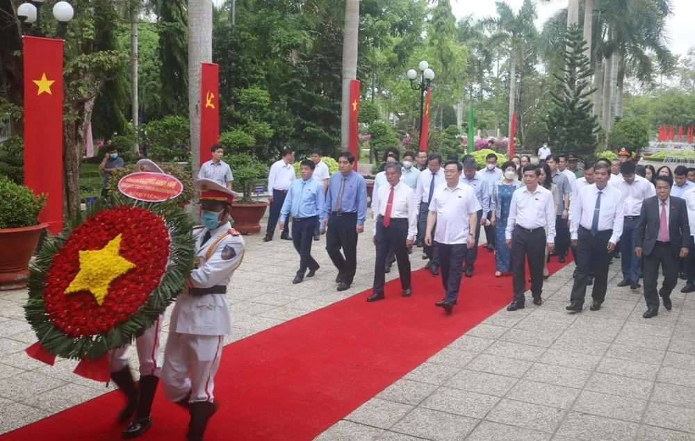 Chủ tịch Quốc hội Vương Đình Huệ: Trà Vinh cần phát huy thế mạnh kinh tế biển ảnh 3